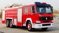 Modernes Feuer und Rettungsfahrzeuge SINOTRUK HOWO, die LKW-Ausrüstung besprühen