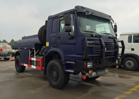 Benzin HOWO 4X4 LHD, das Öl-Tankwagen-/Erdöl-Tanklastzüge transportiert