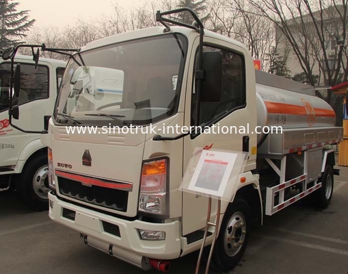 Transportieren des Öl-Tankwagens SINOTRUK HOWO 5-6CBM