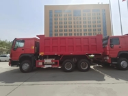SINOTRUK HOWO Tipper Dump Truck RHD 6×4 336HP in der roten Farbe