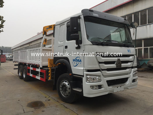 HOWO-LKW brachte mobilen Kran 5 Tonnen 4X2 LHD ZZ1127G4215C1 an