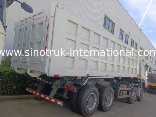Der Träger mit Kipper ist SINOTRUK HOWO 400PS 12 Räder LHD 31 Tonnen 20-30CBM