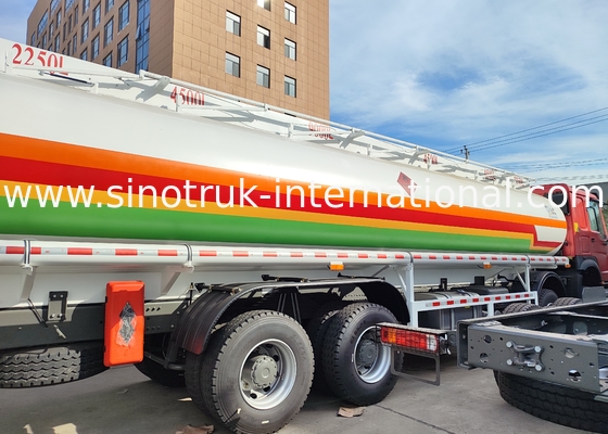 SINOTRUK HOWO Rot 380PS 8×4 12Räder Ölbehälter mit hoher Kapazität