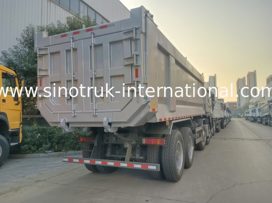 Ein Schleudertruck SINOTRUK HOWO 400 PS 12 Räder LHD 40 Tonnen 30 CBM ZZ3317V3567B1
