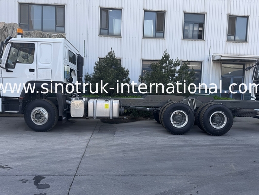 SINOTRUK HOWO Lkw-Chassis SINOTRUK Motor371HP 6 × 4 RHD mit Warnlicht verwendet in Dump Truck Fracht Truck Wasser Truck