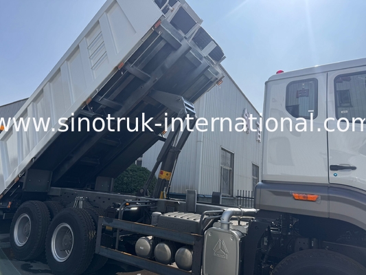 SINOTRUK HOHAN Howo Kipper Muldenkipper Mittelhub Weichai Motor 6 × 4 LHD Rechteckige Ladefläche Weiß 19-20 CBM