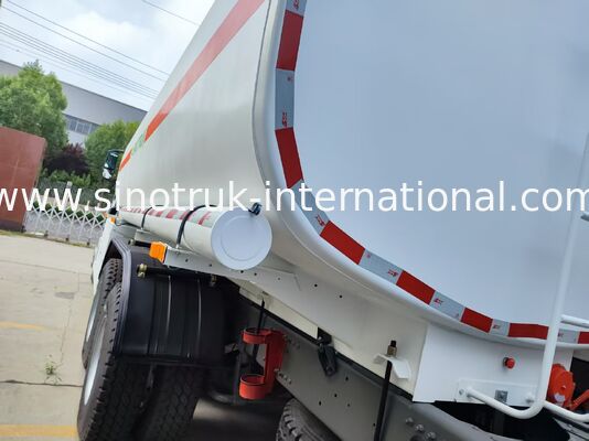 Weißer HOWO TX 6×4 Treibstofftransporter 336 PS 25CBM Treibstoffbehälter, stabile Transportleistung