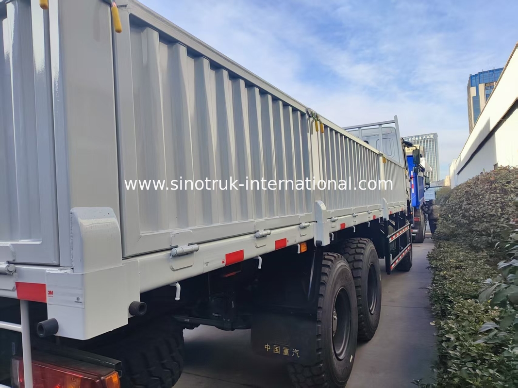 Macht und Vielseitigkeit entfesseln, alles erobern Weiß HOWO 6x6 400PS Off-Road-Frachtwagen