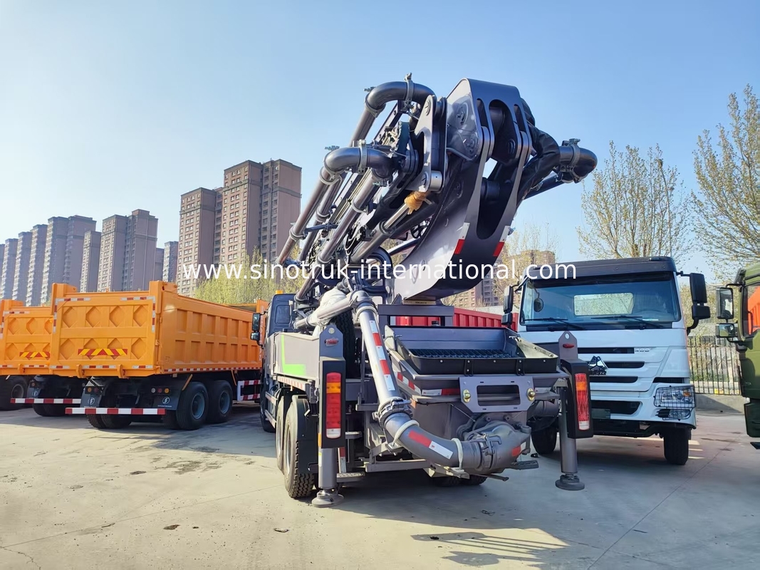 Hochhausmeisterschaft HOWO 380HP Smart Pump Trucks 52m Boom 6x4 Traktion für unvergleichliches vertikales Gießen