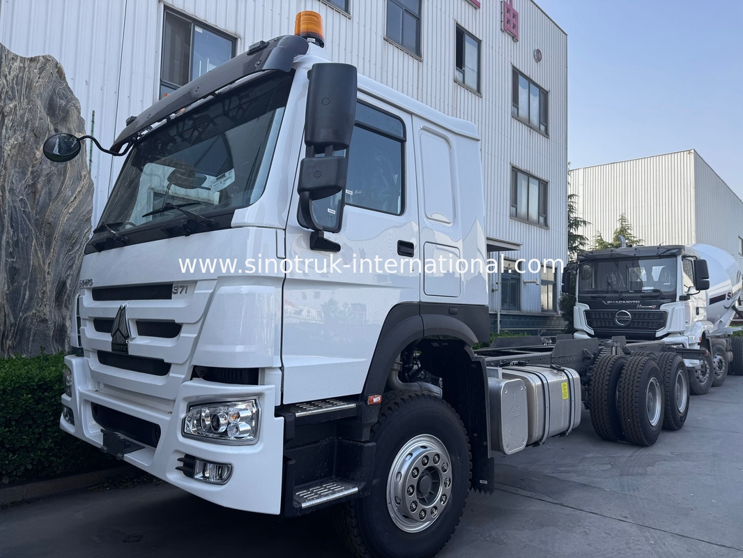 SINOTRUK HOWO Lkw-Chassis SINOTRUK Motor371HP 6 × 4 RHD mit Warnlicht verwendet in Dump Truck Fracht Truck Wasser Truck
