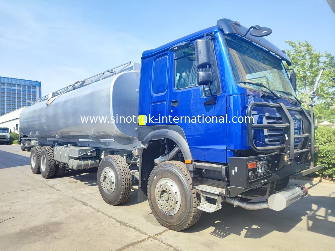 Schwerlast-HOWO 8*4 400PS LHD Tankwagen 40CBM Doppelttanksystem für Fernkraftstoffverteilung
