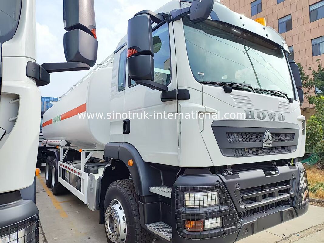 Weißer HOWO TX 6×4 Treibstofftransporter 336 PS 25CBM Treibstoffbehälter, stabile Transportleistung